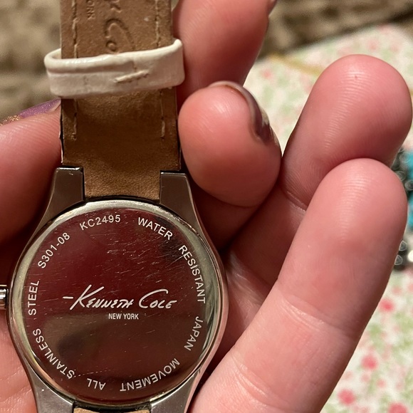 ⏰Y2K Kenneth Cole White Leather Crystal Watch - Picture 7 of 11